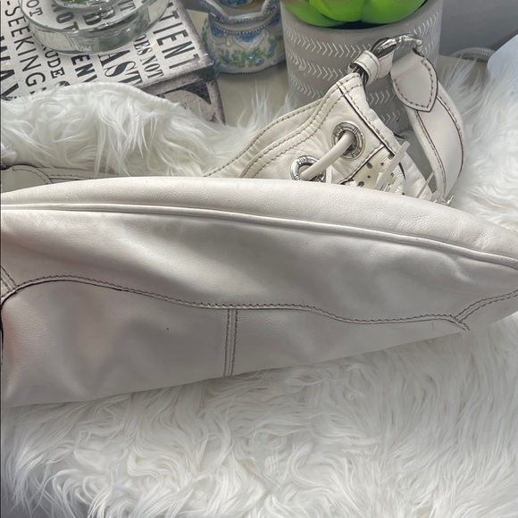 Brighton Elegant White Leather purse. E663456 - Picture 6 of 12